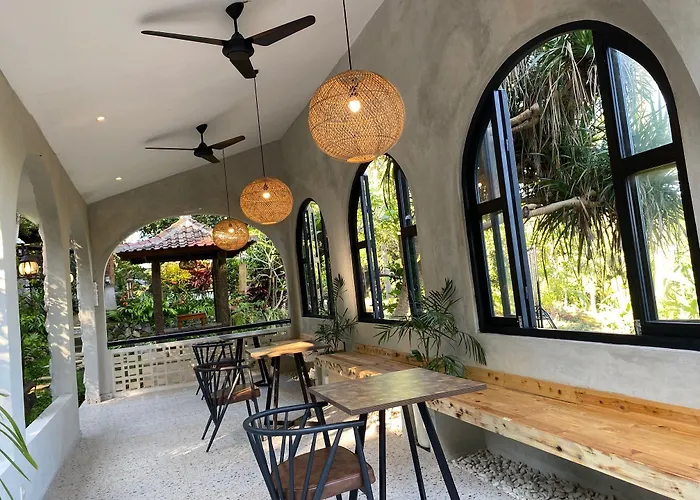 Mayong Bali And Hostel Munduk