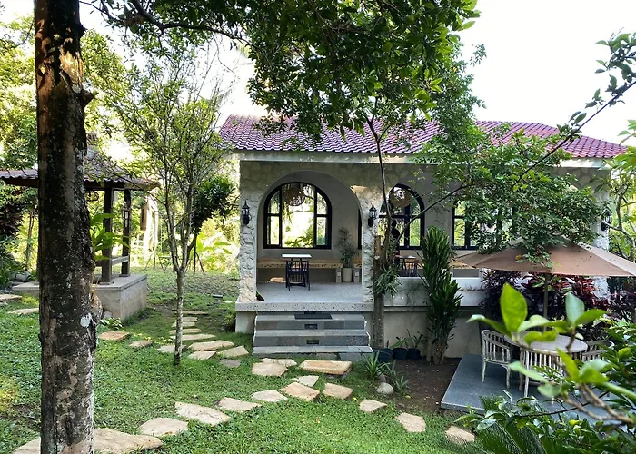 Mayong Bali And Hostel Munduk