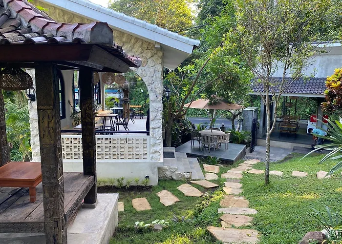 Hostel Mayong Bali And *