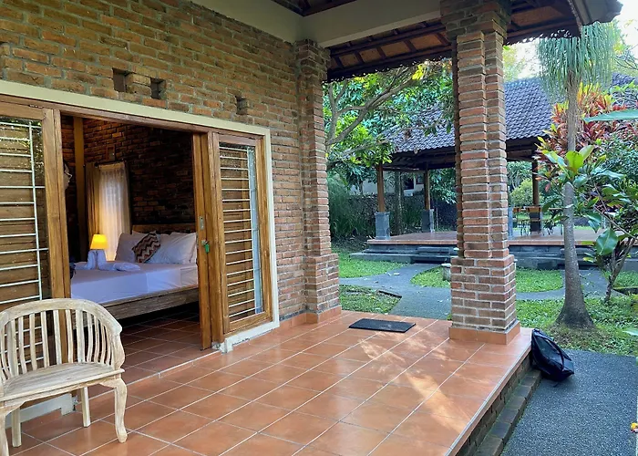 Hostel Mayong Bali And *